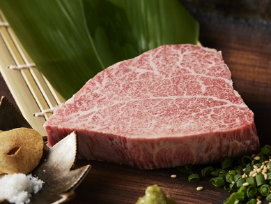 最高級の美味しさ『宮崎牛シャトーブリアン特選フィレステーキ　120g（噌・塩）』