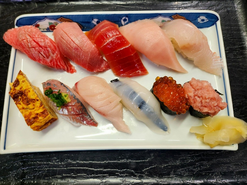 三崎の魅力的な魚介をふんだんに使用した『おまかせすし』