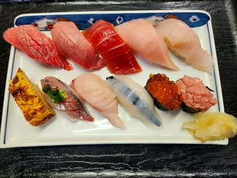三崎の魅力的な魚介をふんだんに使用した『おまかせすし』