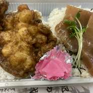 店内メニューの小鉢丼を今だけお持ち帰りできます。
職場やご自宅でいかがですか？
1500円
お電話でご予約いただくと便利です。
0468813167きのだい