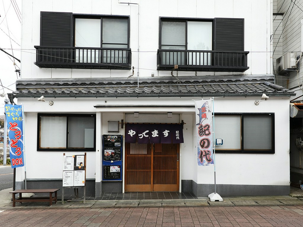 観光客はもちろん、地元の人も多く訪れる名店