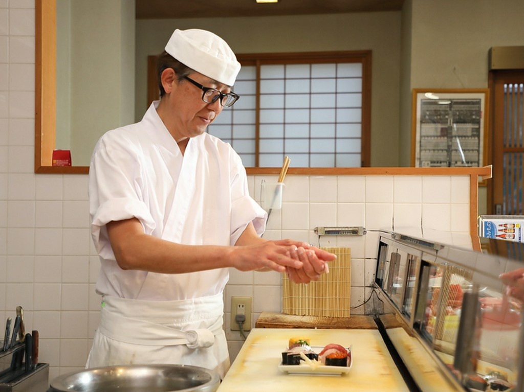 笑顔での接客を意識。居心地の良い空間づくりに尽力