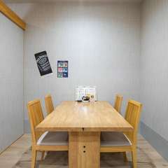 2～3人の利用からファミリーの利用まで、仕切りで個室に変化