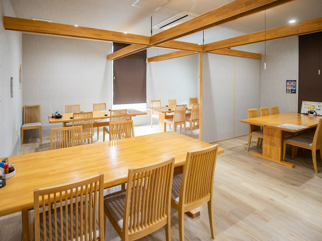 最大50人まで人数に合わせた宴会に対応。お酒に合うメニュー多数