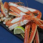 ◉４５００円コース
・本ズワイガニ
・お刺身
・天ぷら
・小鉢
・サラダ
・一品料理　＋　飲み放題付き

◉４０００円コース
・寄せ鍋
・天ぷら
・お刺身
・酢の物
・一品料理
・小鉢　＋　飲み放題付き