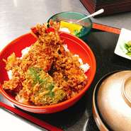 桜島鶏を使用。塩麹に漬け込んであり
肉質も柔らかです。