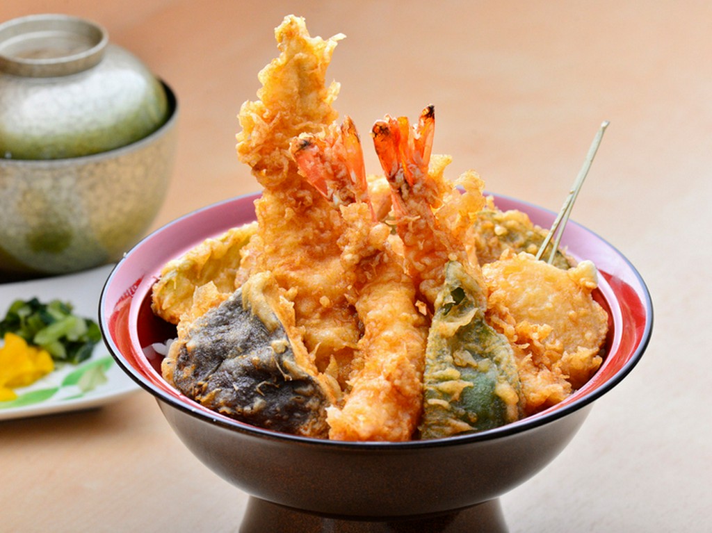 継ぎ足しのタレで味わう、ボリュームのある『天丼』