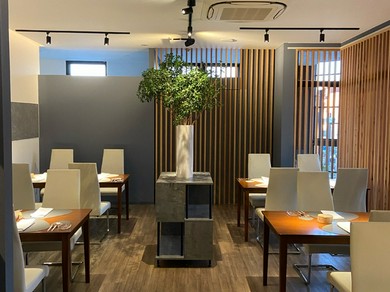 おしゃれな店内と加賀伝統料理の技法を採り入れたコースを提供。