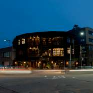 地域のお馴染み客の方々には飽きさせない創作料理を。加えて金沢を訪れる観光客の方には地域の伝統料理のイタリア料理流アレンジを。その中から、今までにない新しい味を追求しています。