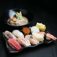 お寿司はもちろん名物の治部煮をお楽しみいただけるランチは4500円より。ランチ限定のお得なコースも！