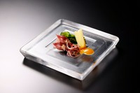 ホタルイカを山菜と酢味噌、胡麻油と塩でお楽しみください。