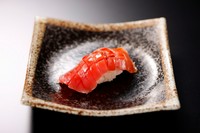 上島商店から仕入れる天然のまぐろ!口の中であっという間にとろけて無くなります。まぐろの旨みの余韻をお楽しみください。