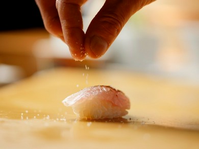 ランチやディナーで堪能できる、職人が握る絶品の「寿司」