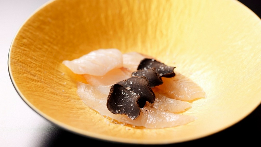 和と洋の融合が新たな美味へ『平目のトリュフかけ』