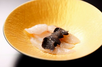 和と洋の融合が新たな美味へ『平目のトリュフかけ』