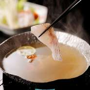 たっぷりのお野菜とのどぐろがベストマッチ。シンプルにポン酢と塩酢橘の２種類の味をお楽しみいただけます。出汁も特製でのどぐろの頭などしゃぶしゃぶ用に仕込んでいます。

