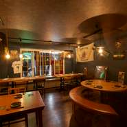 年齢層や人数、シチュエーションに合わせて、全ての方がくつろぎながら食事を楽しめるように、若いスタッフが店内の隅々まで気を配り、活気ある店の雰囲気作りに尽力しています。