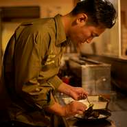 常にゲストに気を配り、ゲストが帰るときの顔をイメージしながら料理やサービスを提供するようにしています。コミュニケーションを取りながら、ゲストの要望やニーズにこたえるきめ細やかな対応が魅力です。