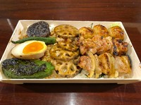 幸せが詰まった鶏重。晩ご飯や来店時のおみやにどうぞ。
