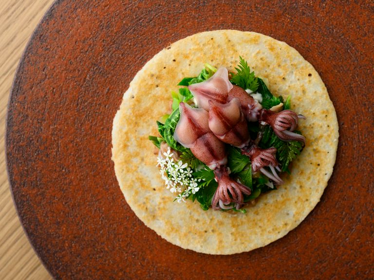 富山県産の上質な牛肉をはじめ、野菜や魚も新鮮な地物が中心