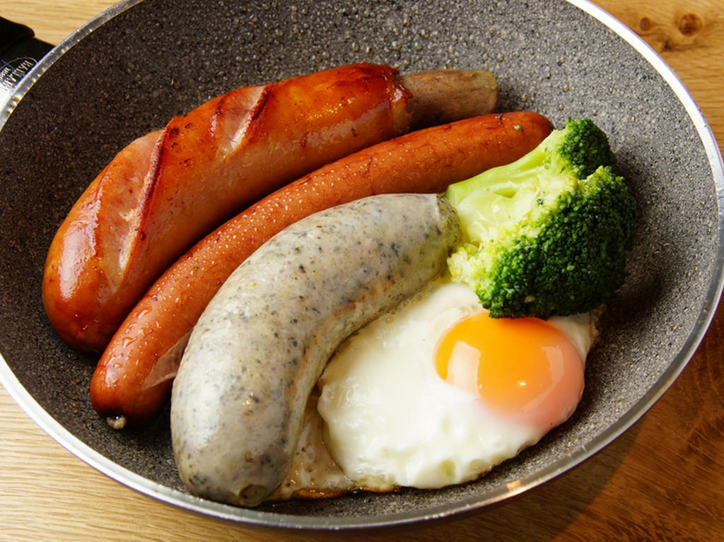 ぷりっぷりの歯ごたえ！『ソーセージ盛合せ（ジビエ入り）』