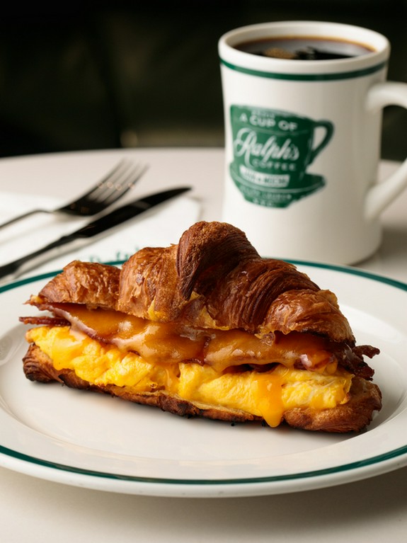 ベーコン、エッグ＆チーズ