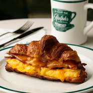 ベーコン、エッグ＆チーズ