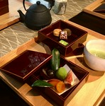 こだわりのお茶を使ったスイーツと軽めのお食事をコース仕立てで召し上がっていただきます。