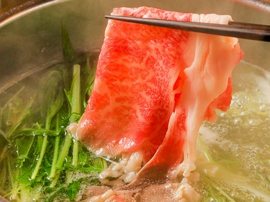 A5ランクの国産黒毛和牛を「すき焼き」や「しゃぶしゃぶ」で