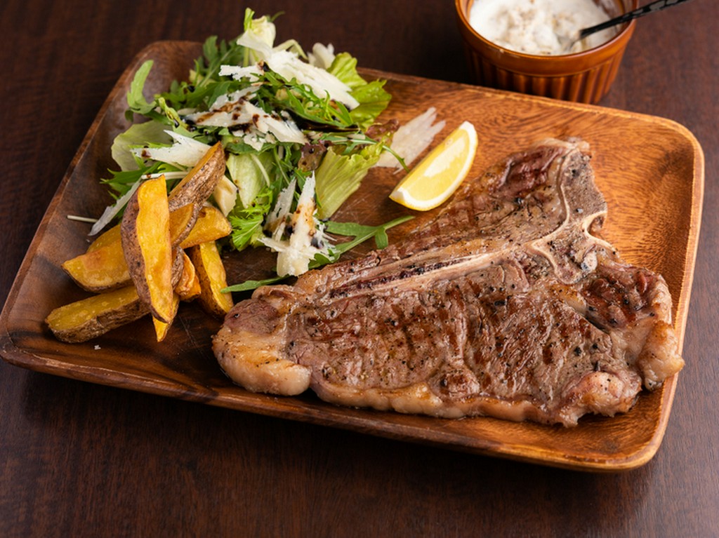 フィレとサーロインが楽しめるTボーンステーキ（300g）