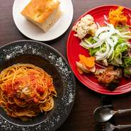 前菜盛り合わせ＋2種から選べるパスタ＋自家製フォッカッチャ