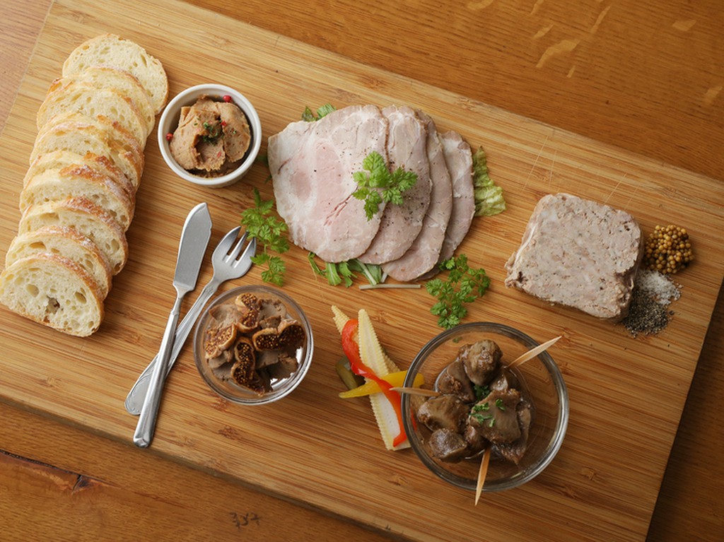 どんな盛合せになるのかは、当日のお楽しみ！　『お肉の前菜盛り合わせ5種』