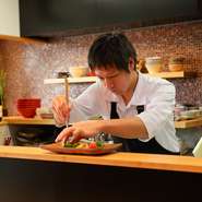 「また来たい」と思ってもらえるお店にしたいと話す、西原氏。お客様が家に着いた後、「あぁ…楽しかったなぁ…」と余韻に浸ることができるようなお店にしたいと考えています。