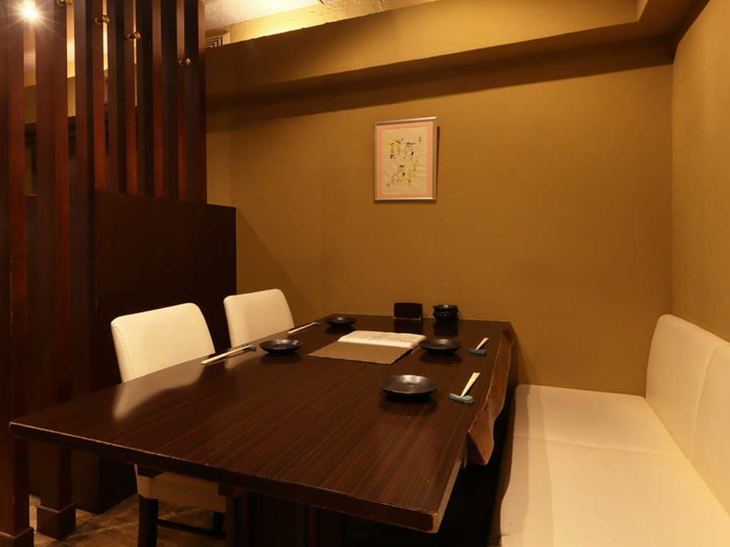 おもてなしの場にふさわしい上質な半個室でいただく美酒佳肴