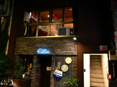 美味しい料理とワインを囲んで、ゲストもホストも憩える会食を