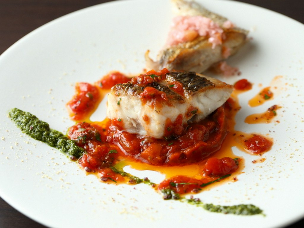 農園直送の有機野菜、鳴門の鮮魚、熟成肉など逸品食材が集う