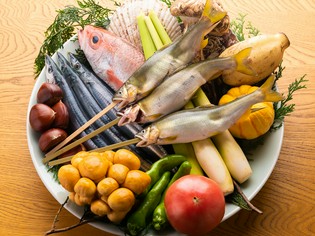 吟味した旬野菜や鮮魚、宮崎牛ヘレ、奈良吉野の原木椎茸