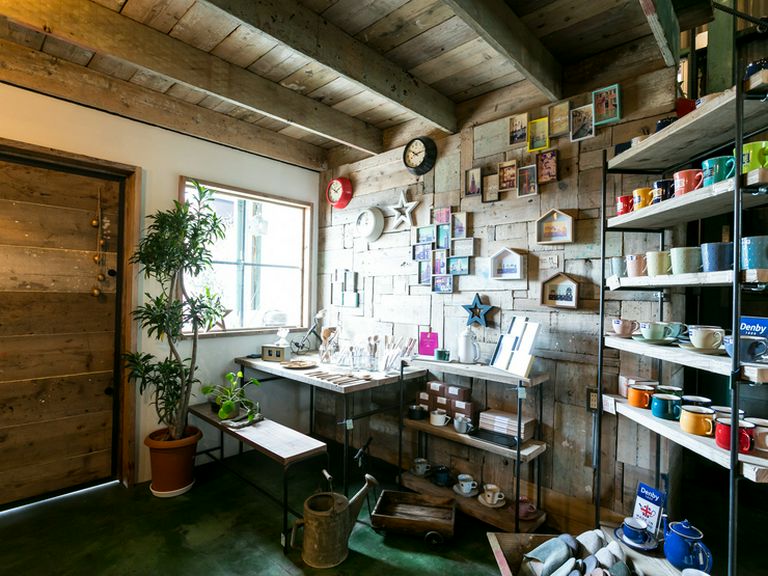 インテリアショップを併設。DIYテクニックもじっくり見られます