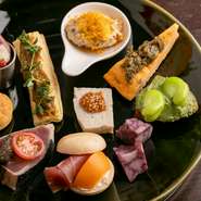 旬の食材を活かしたオリジナリティあるイタリア料理。
その日の美味しいを詰め込んだお料理がアラカルトでもコースでもお楽しみいただけます(コースは要予約)
