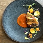 （例）
・鮮魚のカルパッチョ
・鮎のコンフィ
・鱧のフリット
・白甘鯛のうろこ焼き
・本鮪のタリアータ
・イサキのムニエル
・オオモンハタのアクアパッツァ
・真鯛のソテー