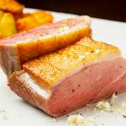 （例）
ミラノ風カツレツ-季節の果実・フレッシュトマト・茗荷のソース-
宮崎牛ラムシンのソテー
和牛の昆布締め焼き
河内鴨ロースのロースト
和牛ホホ肉のボッリート
ポルケッタ