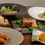 ※当店からの大切なお知らせです。ご一読ください。

■アレルギー、苦手な食材がある際は必ずご予約時にお申し付けください
■別途サービス料５％頂戴いたします
■お飲物に関して：グループ全員がノンアルコールドリンクのみでのご利用の場合、追加で５%サービス料を頂戴いたします
■キャンセル料につきまして以下の通り申し受けます
・前日 ５0％
・当日 100％