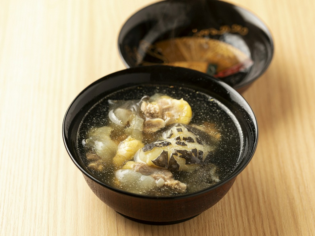 すっぽんの美味しさに開眼！　リピーター続出の人気定番料理。おまかせコースより『すっぽん椀』