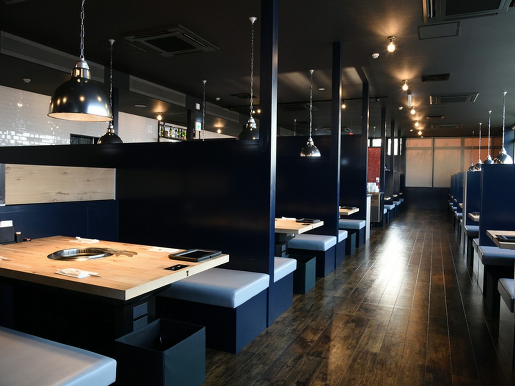 無煙ロースター採用で、スッキリお洒落なカフェ風のダイニング