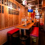 気心知れた仲間とざっくばらんに過ごせる居心地の良いカウンター