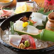 お造りにソーメン、ゲソの塩焼きにミミの天ぷらなど、佐賀の唐津・小島直送の「呼子の烏賊」をまるごと使用。仕入れがある時だけの特別なメニューですが、リピーターがこぞって注文する人気の一品です。