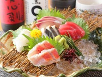 【日・祝日限定】超お得な特別プラン。様々な鮮魚が味わえるコースが飲み放題付きで4000円♪