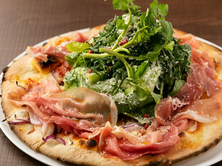 ピザやパスタなど、老若男女問わず人気の料理が豊富