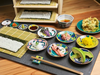 日本の食文化、細巻き寿司を手軽に体験できる 『6皿＋天ぷら』
