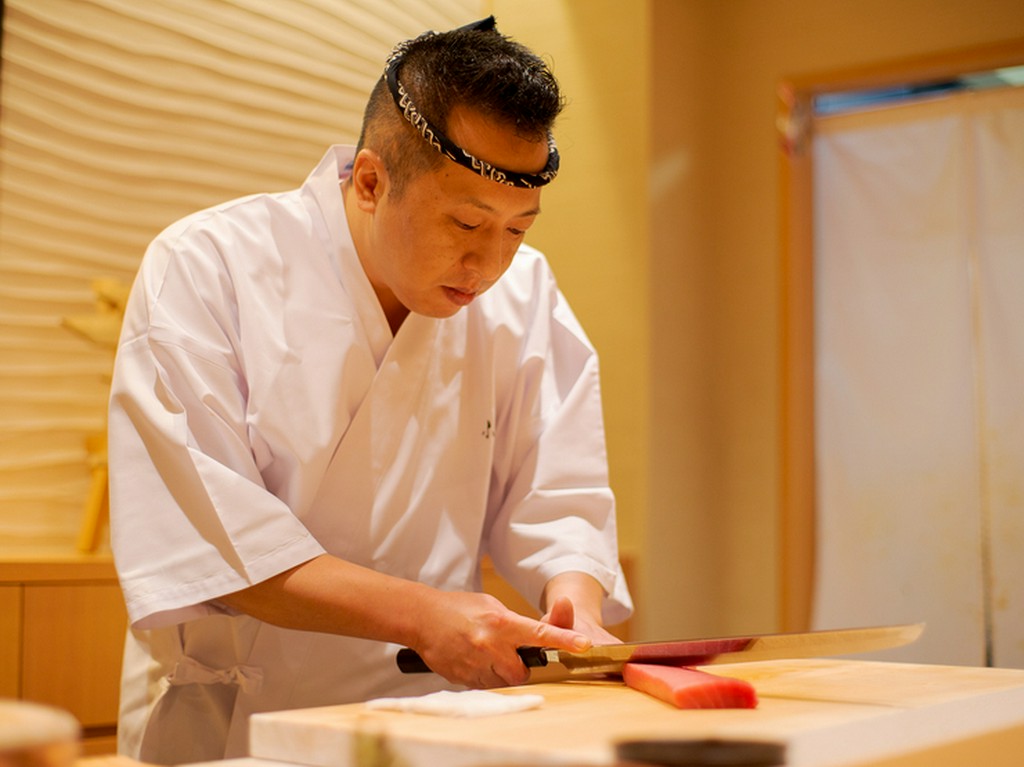 カウンターは6席に限定。お客様に応じたオートクチュールの対応